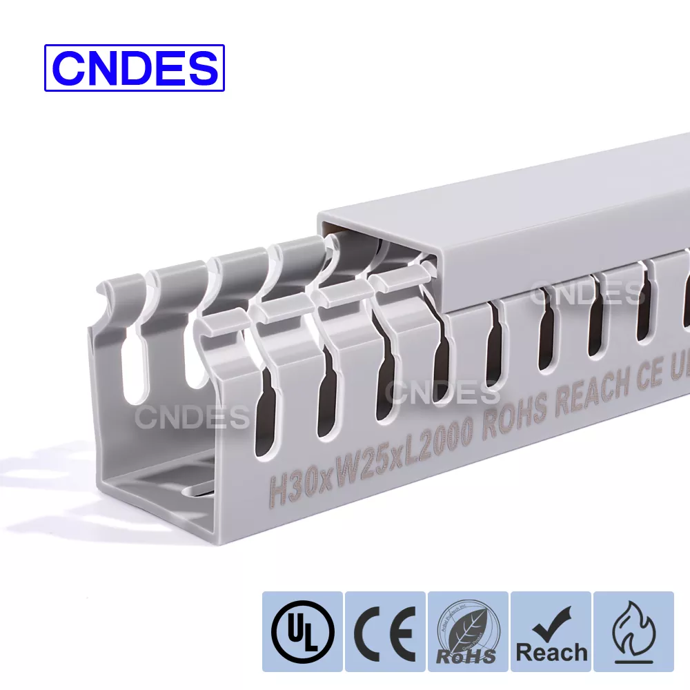 30×25 PVC-draadbeschermingskanaal met gleuf