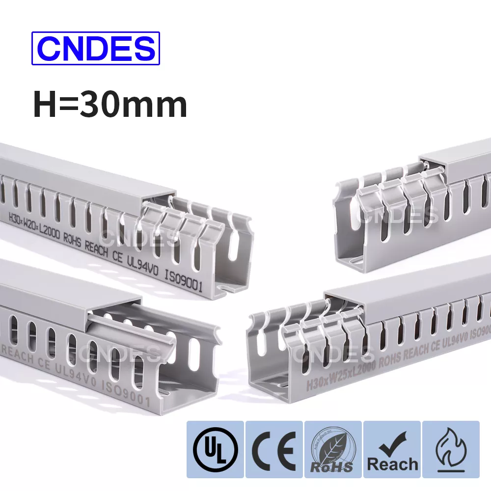 30 mm hoge PVC-kabelgoot met sleuven