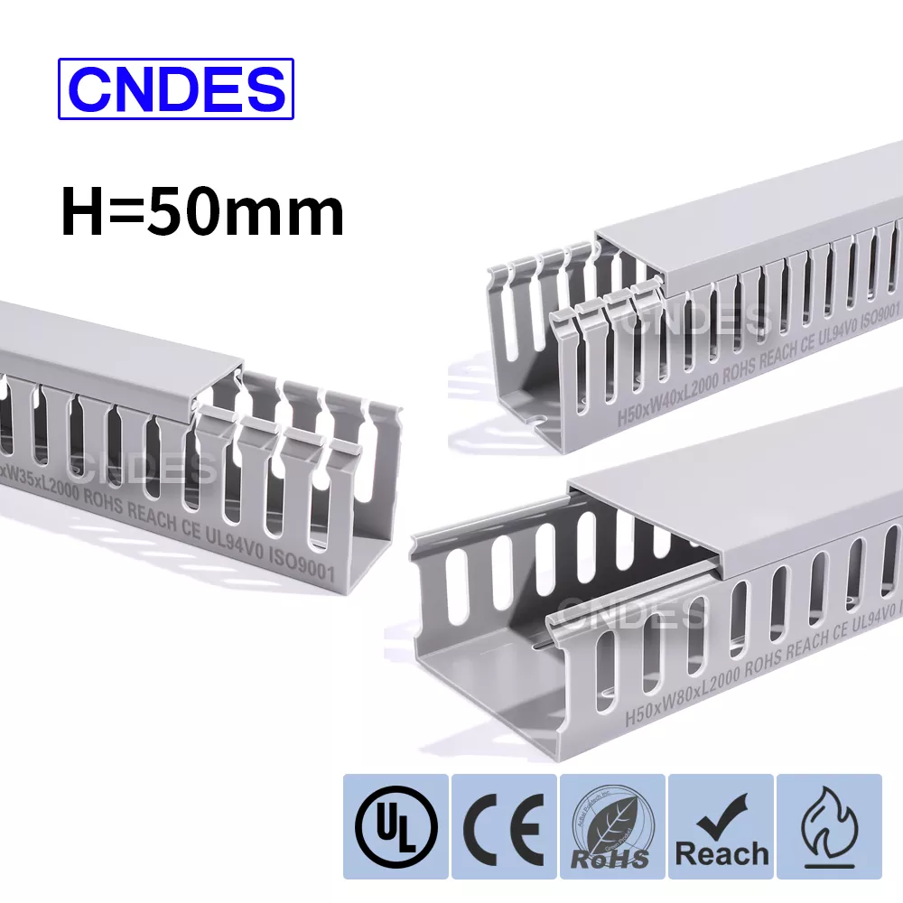 50 mm hoog PVC-paneelbedradingskanaal met sleuf
